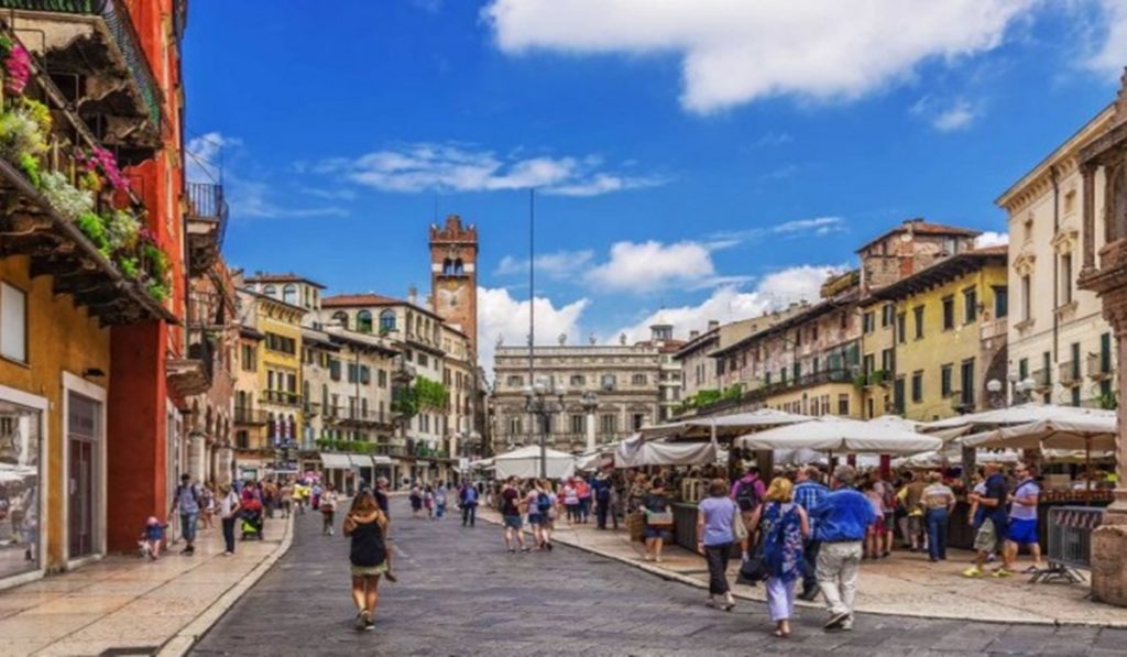 7 Wisata di Verona Italia, Kota Memesona Tanda Cinta Romeo dan Juliet